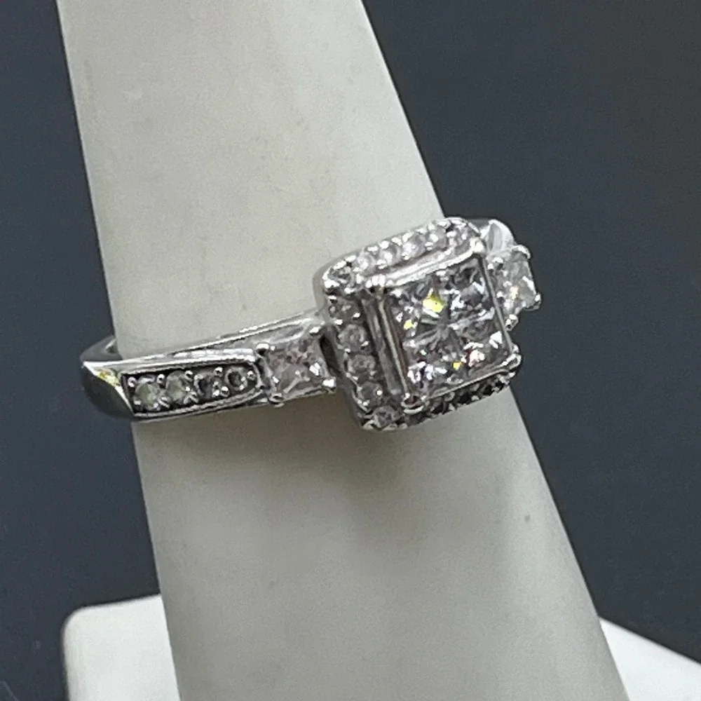 IKS Sandeep Diamond Corp. Round Princess Diamond Cluster ring 10k size 7.5